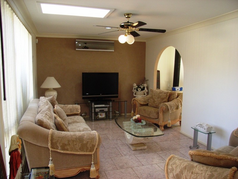 Edensor Park NSW 2176