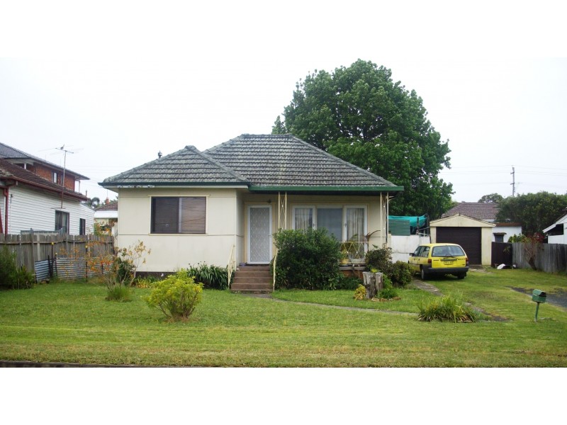 64 The Grove, Fairfield NSW 2165