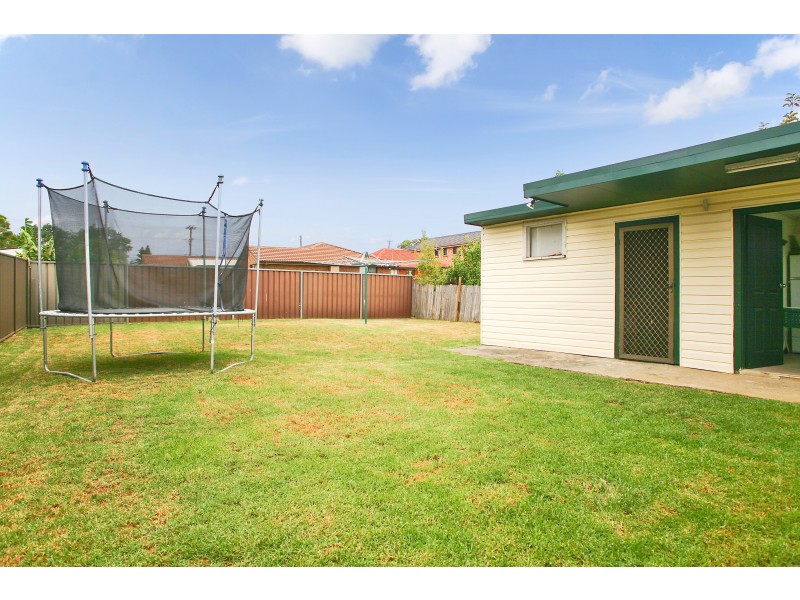 18 Rowley Street, Smithfield NSW 2164