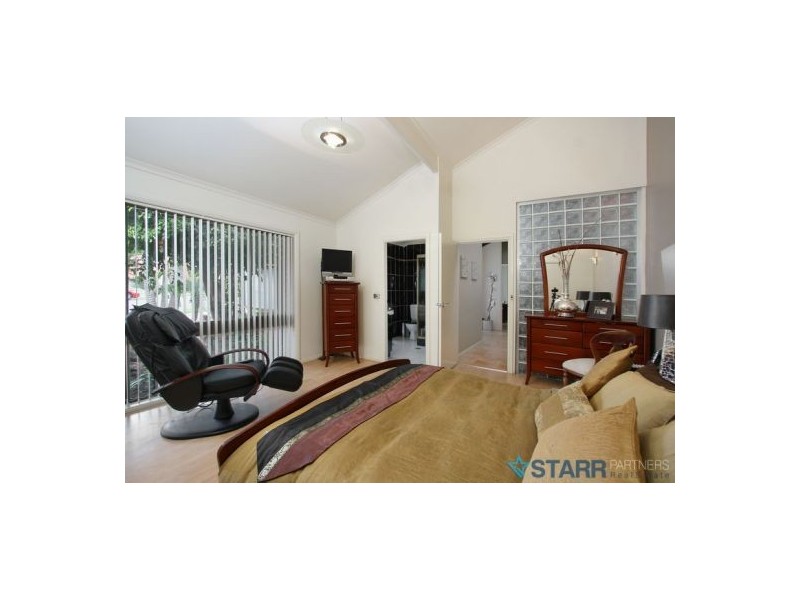 8 Begovich Crescent, Abbotsbury NSW 2176