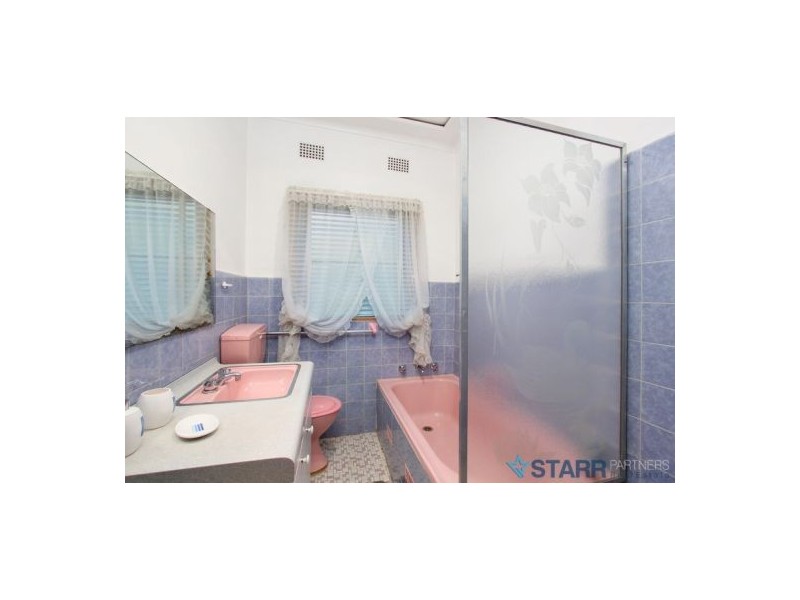 6 Wray Street, Fairfield NSW 2165