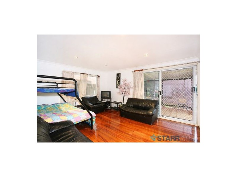 4 Myddleton Avenue, Fairfield NSW 2165