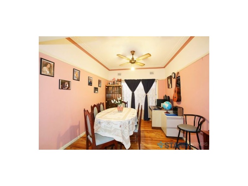 4 Myddleton Avenue, Fairfield NSW 2165