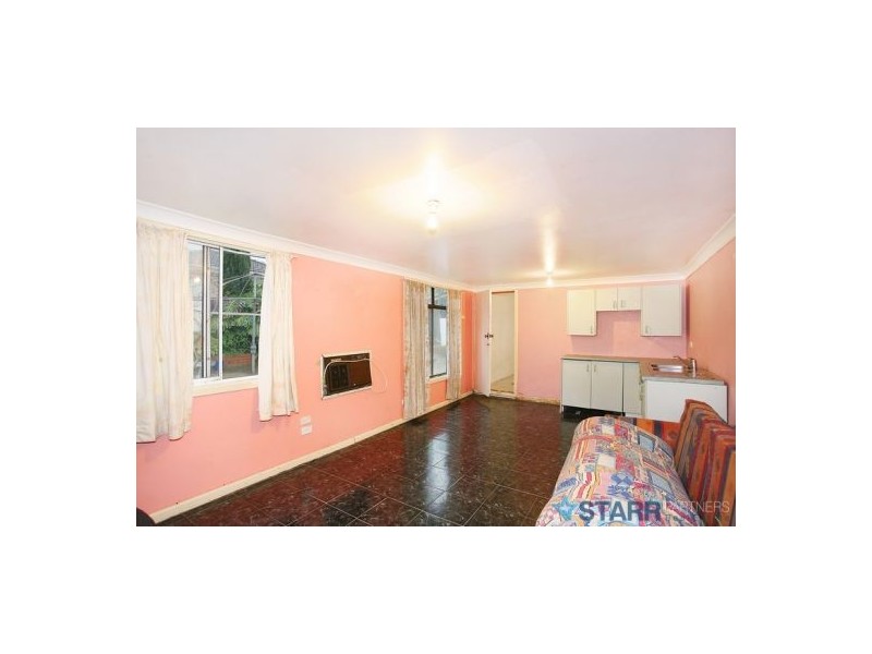 4 Myddleton Avenue, Fairfield NSW 2165