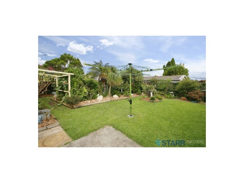 4 Chelsea Drive, Canley Heights NSW 2166