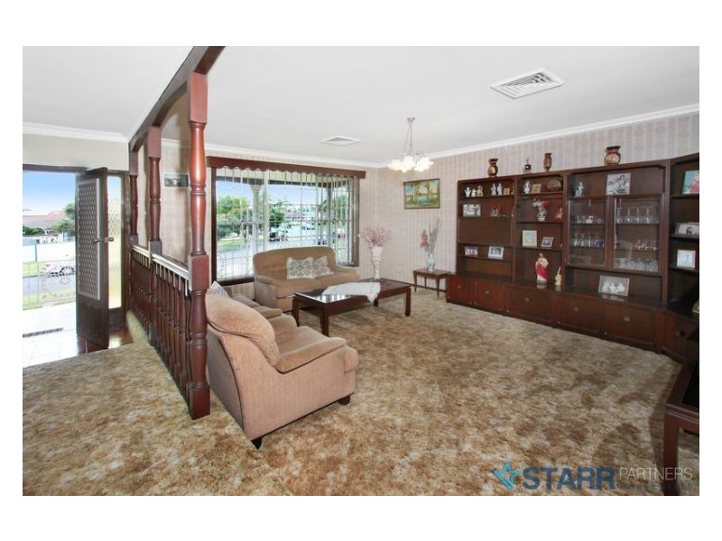 7 Buranda Crescent, St Johns Park NSW 2176