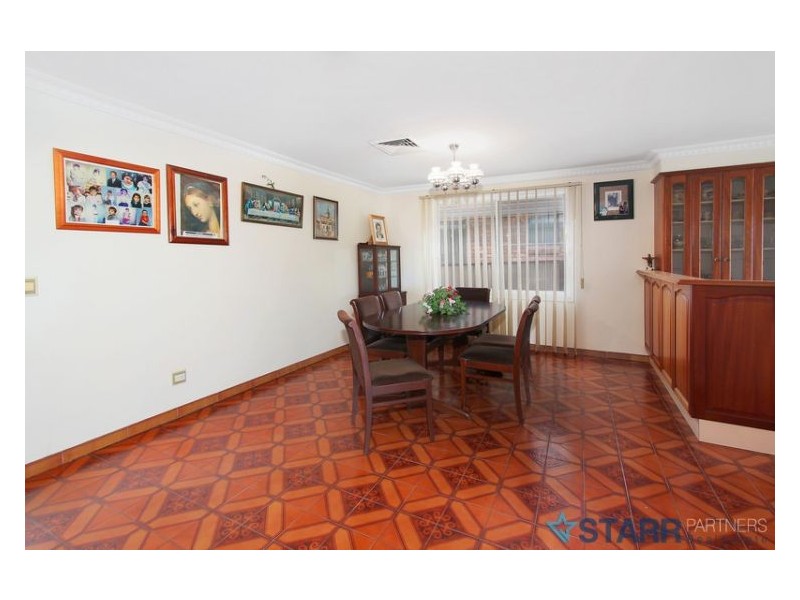 7 Buranda Crescent, St Johns Park NSW 2176