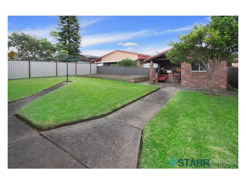 7 Buranda Crescent, St Johns Park NSW 2176