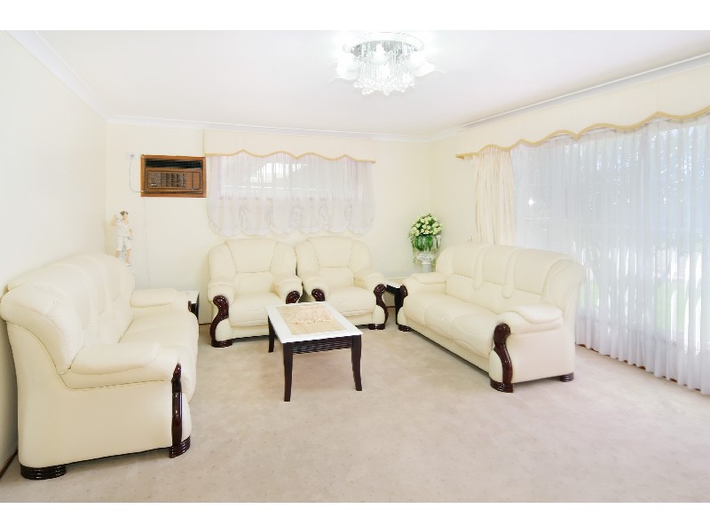 5 Mohawk st, Greenfield Park NSW 2176