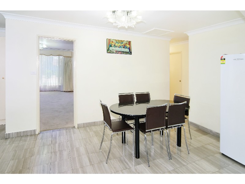 5 Mohawk st, Greenfield Park NSW 2176