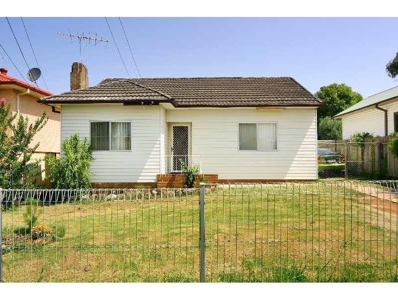 7 Wood Street, Fairfield NSW 2165