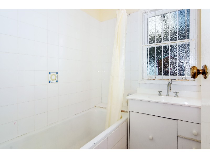 7 Wood Street, Fairfield NSW 2165