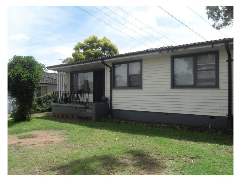 3 Hartog Ave, Fairfield West NSW 2165