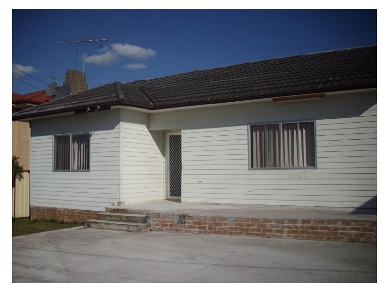 7 Wood St, Fairfield NSW 2165