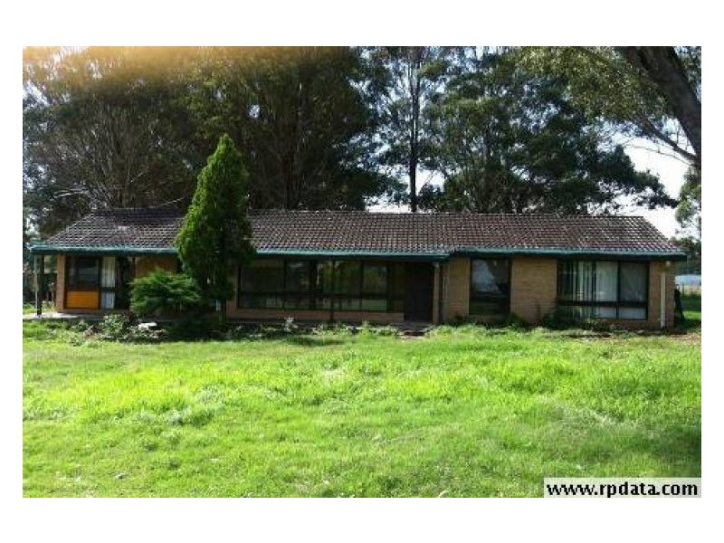 23 Rossmore Ave West, Rossmore NSW 2557
