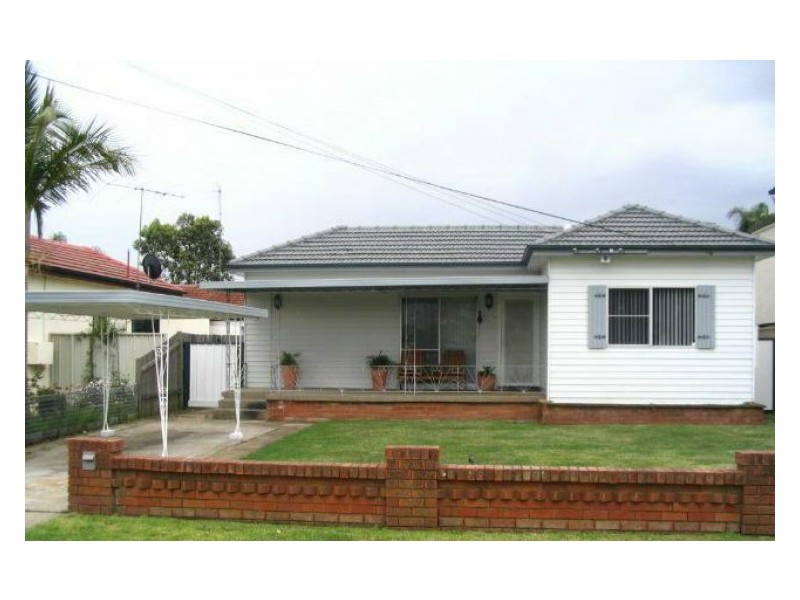 9 Harden St, Canley Heights NSW 2166
