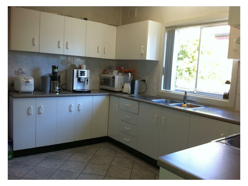 9 Harden St, Canley Heights NSW 2166