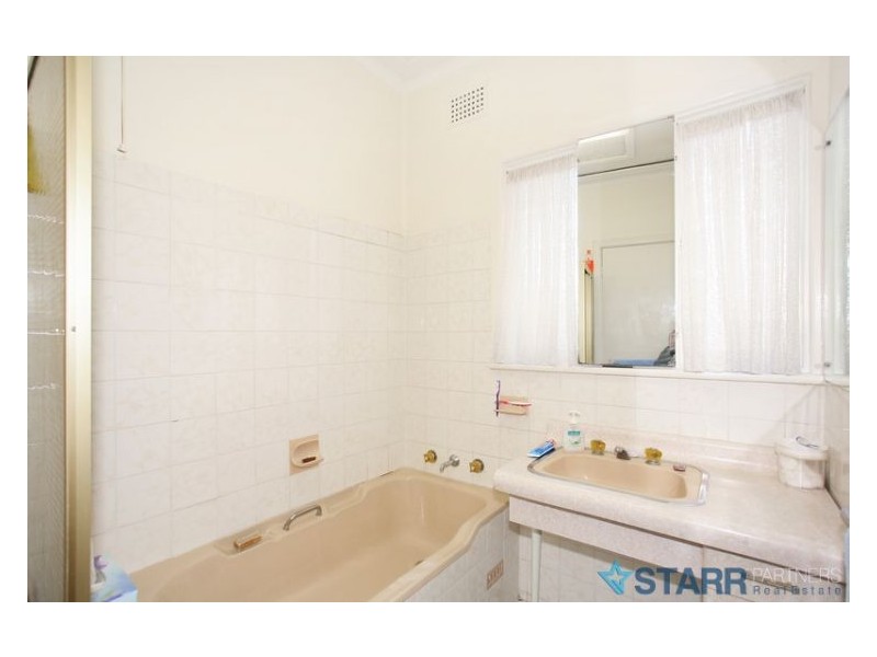 205 Ware St, Fairfield NSW 2165