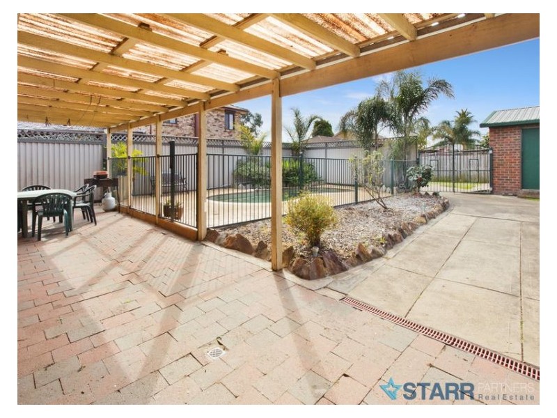 5 Dwyer Cl, Fairfield West NSW 2165