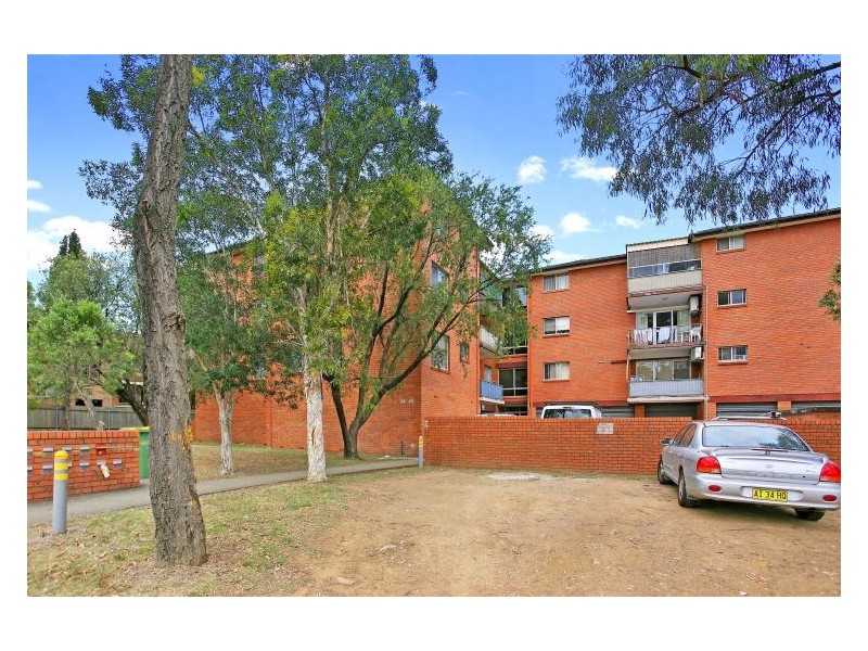 2/66 Sackville St, Fairfield NSW 2165