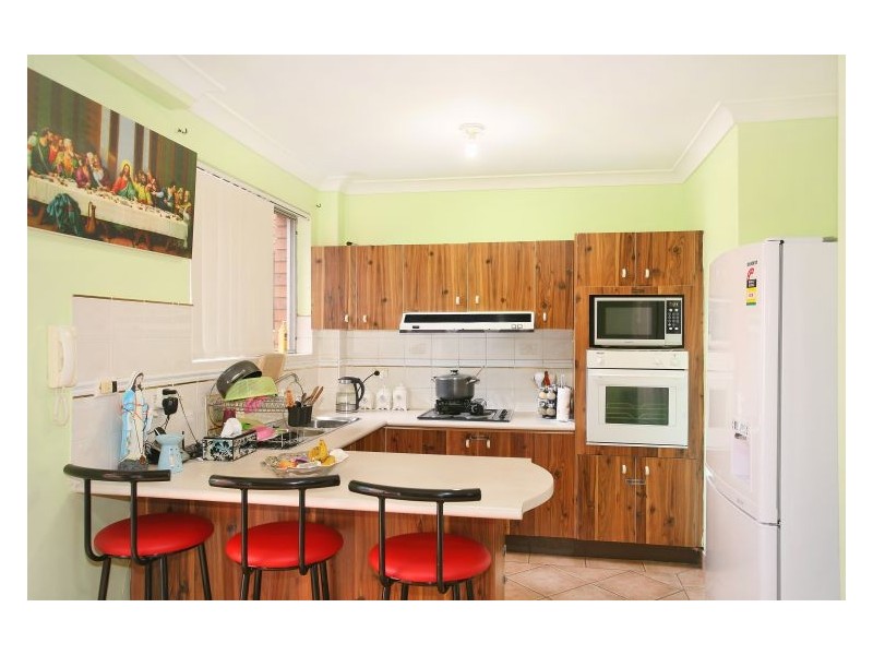 2/66 Sackville St, Fairfield NSW 2165