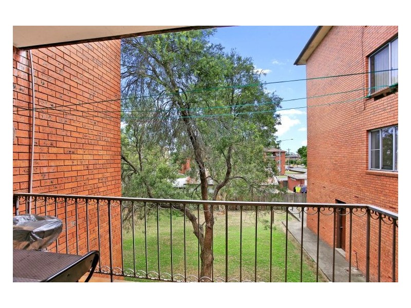 2/66 Sackville St, Fairfield NSW 2165