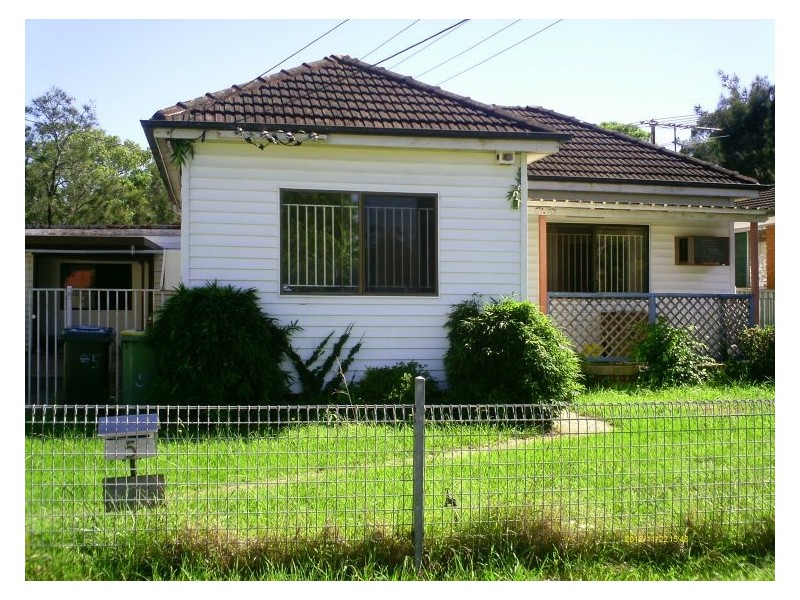 5 Atkins Avenue, Carramar NSW 2163