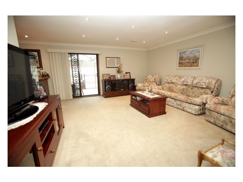 90 Restwell Rd, Bossley Park NSW 2176