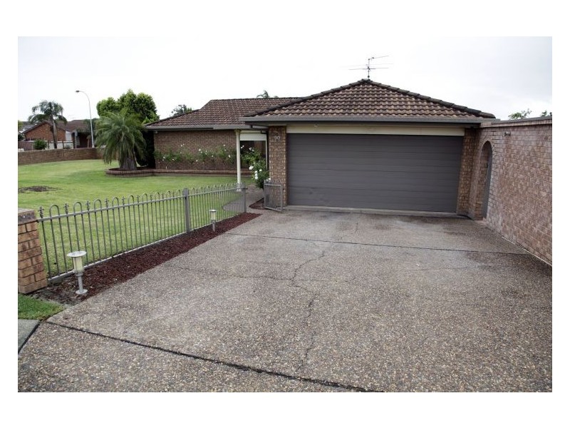 90 Restwell Rd, Bossley Park NSW 2176