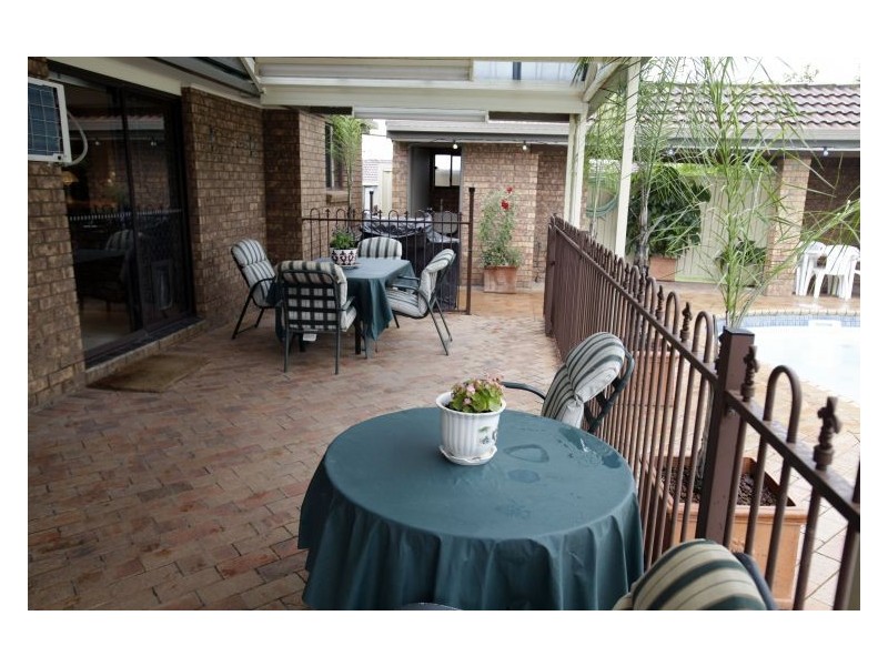 90 Restwell Rd, Bossley Park NSW 2176