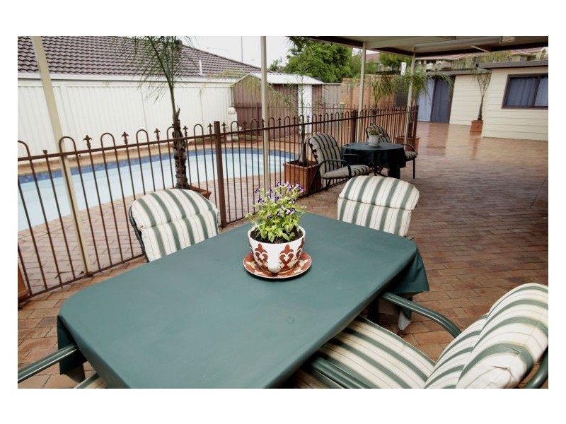 90 Restwell Rd, Bossley Park NSW 2176