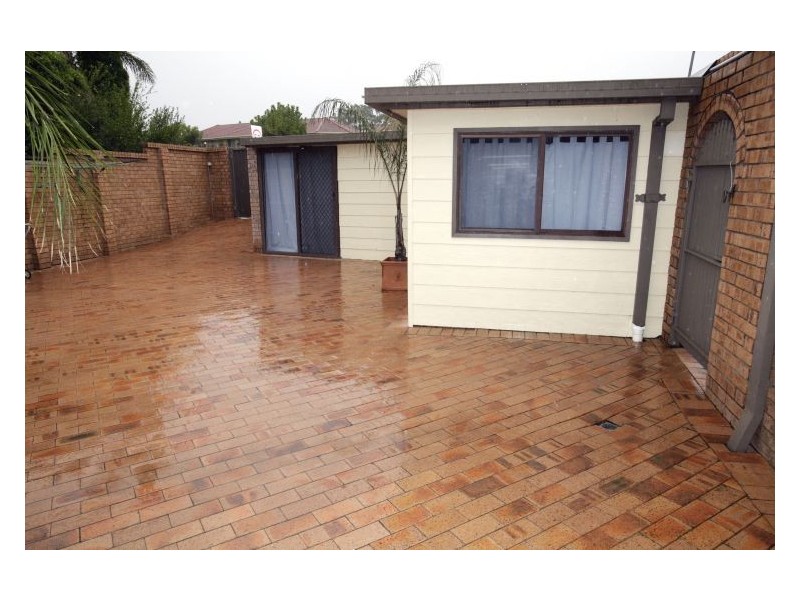 90 Restwell Rd, Bossley Park NSW 2176