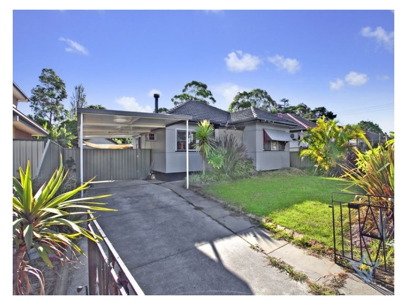 18 Bell Cr, Fairfield NSW 2165