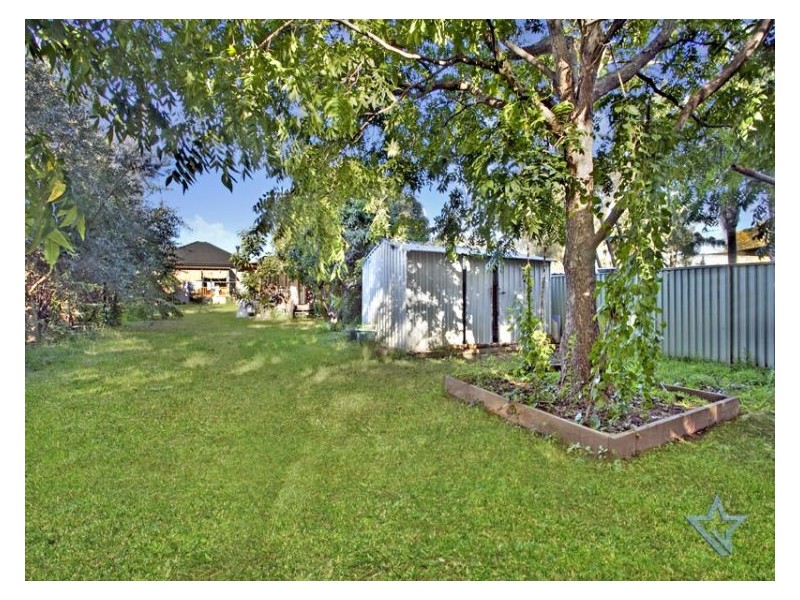 18 Bell Cr, Fairfield NSW 2165
