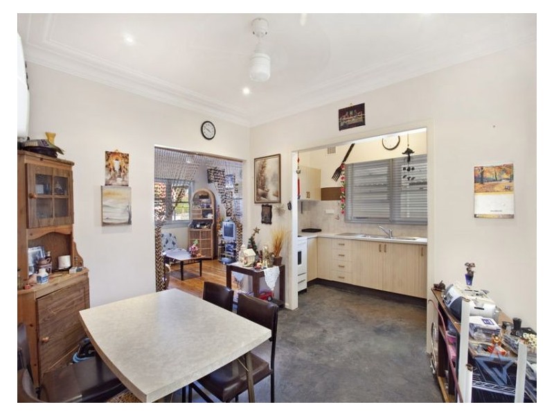 18 Bell Cr, Fairfield NSW 2165