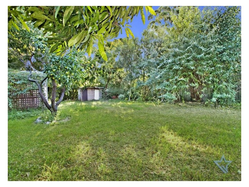 18 Bell Cr, Fairfield NSW 2165