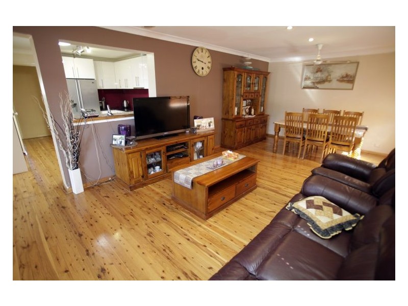 1 Ferraro Cl, Edensor Park NSW 2176