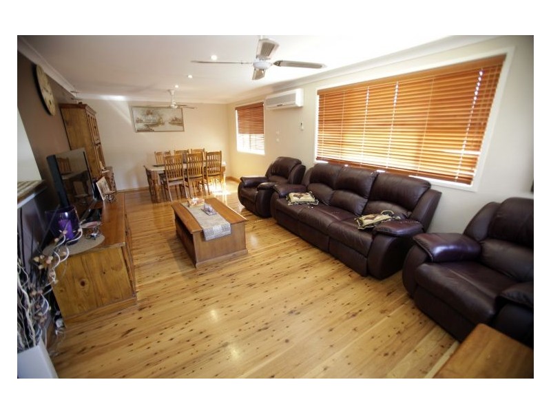 1 Ferraro Cl, Edensor Park NSW 2176