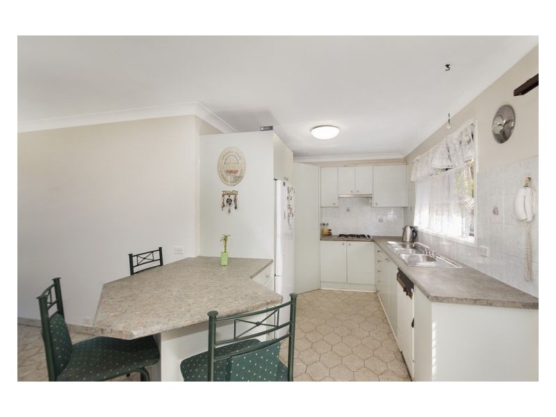 6 Leura Close, Bossley Park NSW 2176