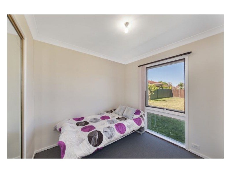 6 Leura Close, Bossley Park NSW 2176