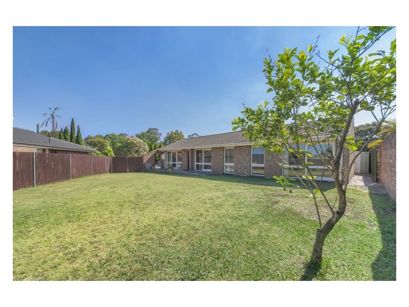 6 Leura Close, Bossley Park NSW 2176