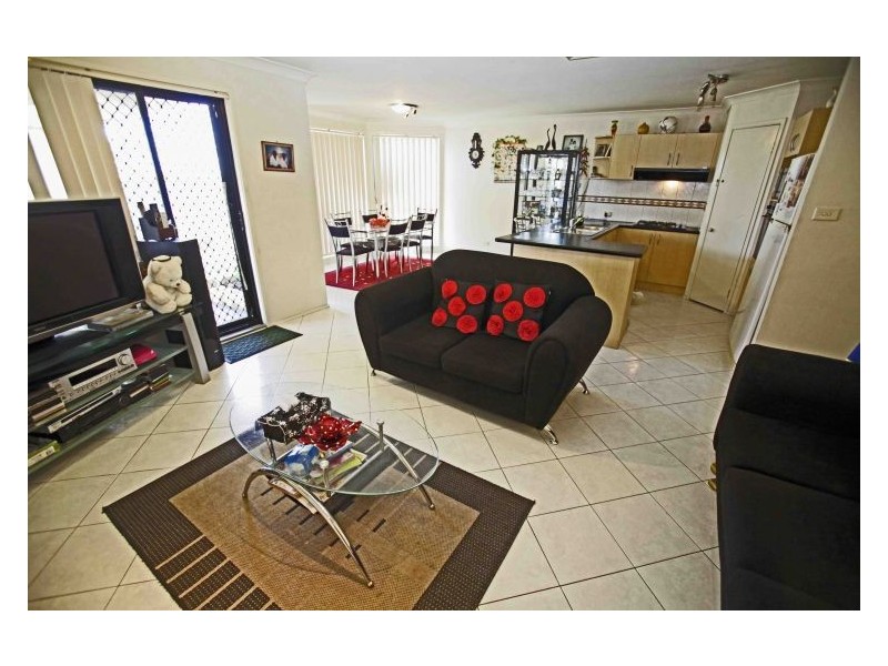 172 Braidwood Dr, Prestons NSW 2170