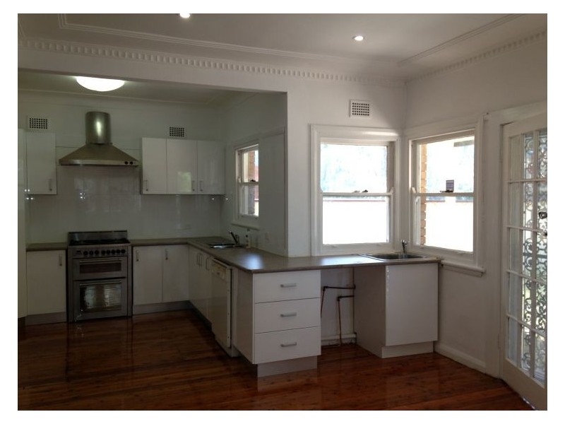 2 MacIntosh Street, Fairfield NSW 2165