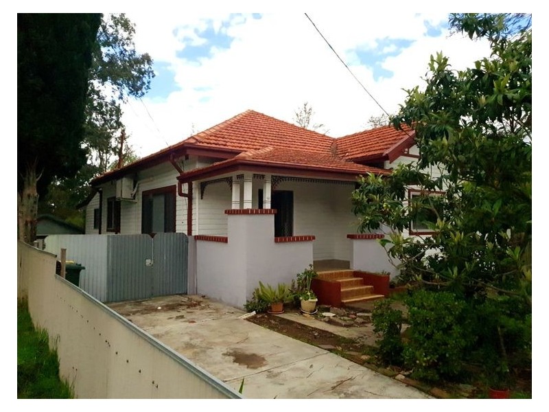 2 Riverview Road, Fairfield NSW 2165