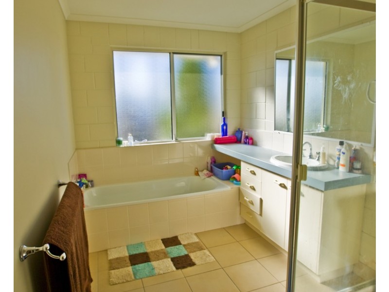 2/51 Kowonga Street, Pacific Paradise QLD 4564