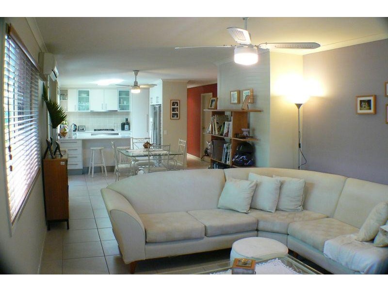 14 Kandoo Street, Pacific Paradise QLD 4564