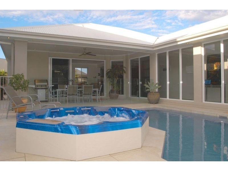 51 Baywater Drive, Twin Waters QLD 4564