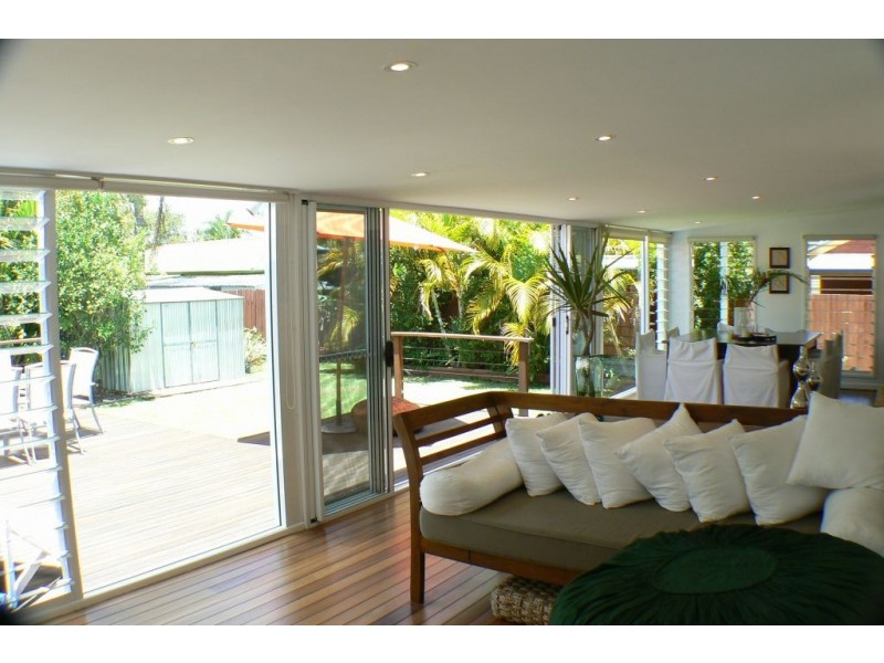 16 Kowonga Street, Pacific Paradise QLD 4564