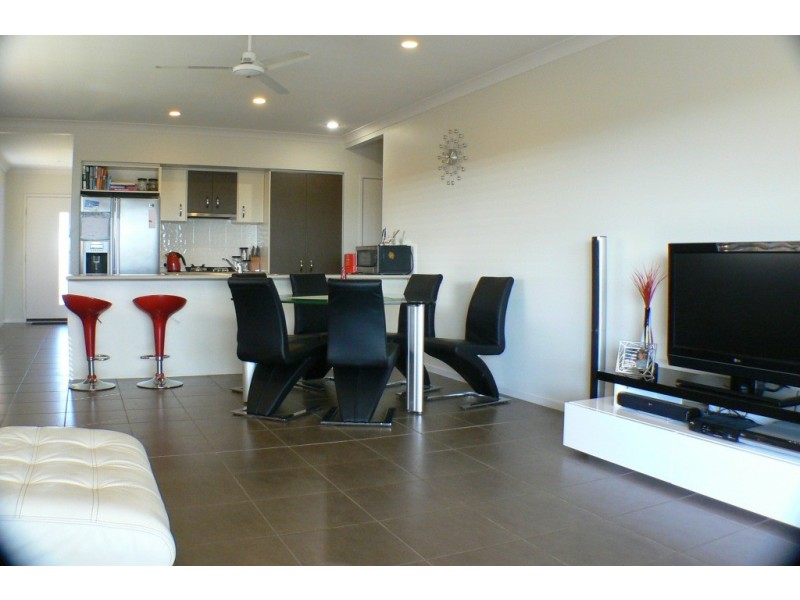 33 Parkland Dr, Pacific Paradise QLD 4564