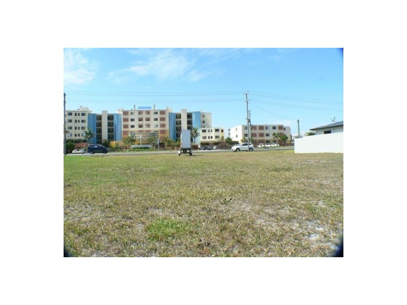 894 David Low Way, Pacific Paradise QLD 4564